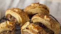 Sausage rolls with caramelised red onions Sausage rolls with caramelised red onions