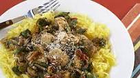 Spaghetti Squash with Chicken, Mushrooms and Spinach Spaghetti Squash with Chicken, Mushrooms and Spinach