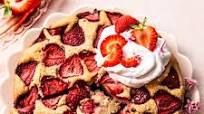 Healthy Fresh Strawberry Cake with Coconut Whipped Cream Healthy Fresh Strawberry Cake with Coconut Whipped Cream
