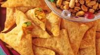 Miniature samosas with raita dip Miniature samosas with raita dip