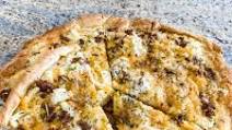 Breakfast Pizza w/ Crescent Roll Dough Breakfast Pizza w/ Crescent Roll Dough