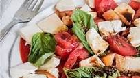 Caprese Salad with Garlic Balsamic Vinaigrette Caprese Salad with Garlic Balsamic Vinaigrette