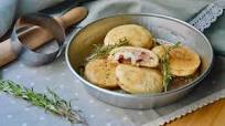 Stuffed Mini Focaccia with Ham and Cheese: the recipe for delicious small sandwiches Stuffed Mini Focaccia with Ham and Cheese: the recipe for delicious small sandwiches