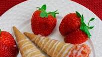 Strawberry Crunch Cheesecake Cones Strawberry Crunch Cheesecake Cones