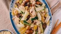 Moo Goo Gai Pan: Mushroom Chicken Stir Fry Moo Goo Gai Pan: Mushroom Chicken Stir Fry