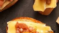USA Pears and Brie Bruschetta USA Pears and Brie Bruschetta