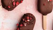 Easy Five Ingredient Strawberry Popsicles Covered In Chocolate Easy Five Ingredient Strawberry Popsicles Covered In Chocolate