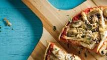 Chicken & Mushroom Quinoa-Crust Pizza with Bell Pepper Sauce Chicken & Mushroom Quinoa-Crust Pizza with Bell Pepper Sauce