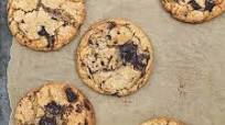 Chatelaine Quickies: Skillet chocolate chip cookie Chatelaine Quickies: Skillet chocolate chip cookie