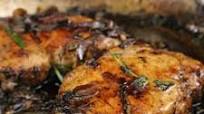 PAN-SEARED PORK CHOPS SIMMERED IN BALSAMIC GLAZE PAN-SEARED PORK CHOPS SIMMERED IN BALSAMIC GLAZE
