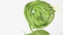 How to Make Spinach Noodles (Green Pasta Dough) How to Make Spinach Noodles (Green Pasta Dough)