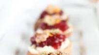 Easy Cranberry Brie Crostini Easy Cranberry Brie Crostini
