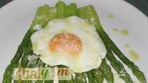 Asparagus with eggs (Asparagi con le uova) Asparagus with eggs (Asparagi con le uova)