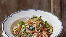Lemony smoked salmon & spinach tagliatelle Lemony smoked salmon & spinach tagliatelle