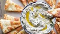 Tzatziki: la Ricetta originale della salsa greca allo yogurt (passo passo) Tzatziki: la Ricetta originale della salsa greca allo yogurt (passo passo)