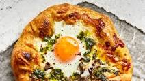 Smoky Breakfast Pizzas Smoky Breakfast Pizzas