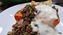 Butternut Squash With Lebanese Spiced Ground Beef and Garlic Yog Butternut Squash With Lebanese Spiced Ground Beef and Garlic Yog