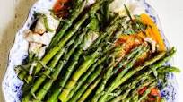 Asparagus and Tomato Caprese Salad with Burrata and Herbs Asparagus and Tomato Caprese Salad with Burrata and Herbs