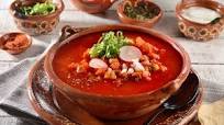 Pozole rojo con pollo y carne de cerdo Pozole rojo con pollo y carne de cerdo