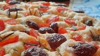 Focaccia Recipe with Olives, Tomatoes & Rosemary! Focaccia Recipe with Olives, Tomatoes & Rosemary!