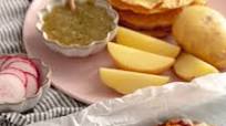 Baked Cheesy Chorizo con Papa Tostadas Baked Cheesy Chorizo con Papa Tostadas