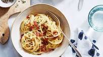 Bacon Pasta with Cheese Sauce and Thyme Bacon Pasta with Cheese Sauce and Thyme