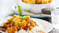 Tandoori Chickpea & Cauliflower Curry Recipe (Vegan Curry) Tandoori Chickpea & Cauliflower Curry Recipe (Vegan Curry)