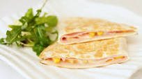 Cómo hacer quesadillas mexicanas de jamón y queso Cómo hacer quesadillas mexicanas de jamón y queso