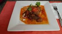 Chamorros de res en salsa de birria Chamorros de res en salsa de birria