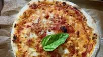 Rome Style Thin and Crispy Pizza Rome Style Thin and Crispy Pizza
