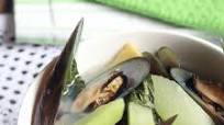 Tinolang Tahong (Mussels in Ginger Soup) Tinolang Tahong (Mussels in Ginger Soup)