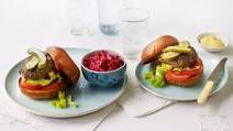 Beef burgers with beetroot and carrot slaw Beef burgers with beetroot and carrot slaw