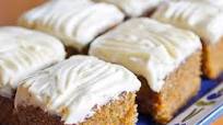 Gulrotkake med ostekrem Gulrotkake med ostekrem