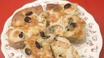 Focaccia de Cebolla, Aceitunas y Queso Focaccia de Cebolla, Aceitunas y Queso