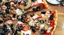Easy Traditional Pizza with Homemade Sauce Easy Traditional Pizza with Homemade Sauce