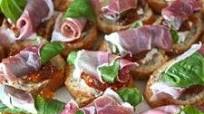 Prosciutto, Basil, Fig Jam & Goat Cheese Crostinis Prosciutto, Basil, Fig Jam & Goat Cheese Crostinis