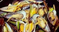 Ginisang Tahong (Sauteed Mussels) Ginisang Tahong (Sauteed Mussels)