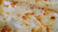Chicken Enchiladas w/Green Chili Sour Cream Sauce Chicken Enchiladas w/Green Chili Sour Cream Sauce