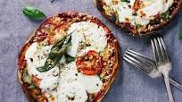 10-Minute Margherita Pita Bread Pizzas 10-Minute Margherita Pita Bread Pizzas