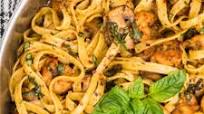 Spicy Pesto Shrimp Fettuccine with Mushrooms and Garlic Spicy Pesto Shrimp Fettuccine with Mushrooms and Garlic