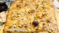 Focaccia cu parmezan și rozmarin Focaccia cu parmezan și rozmarin