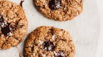 Healthy Oatmeal Chocolate Chip Cookies (vegan & gluten free!) Healthy Oatmeal Chocolate Chip Cookies (vegan & gluten free!)