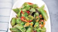 Sugar Snap Peas with Soffrito, Hot Pepper and Mint Sugar Snap Peas with Soffrito, Hot Pepper and Mint