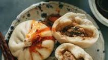 Steamed Pork Buns with Chive (猪肉韭菜包子) Steamed Pork Buns with Chive (猪肉韭菜包子)
