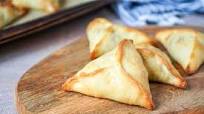 Fatayer bi Sabanekh (Lebanese Spinach Pies) Fatayer bi Sabanekh (Lebanese Spinach Pies)