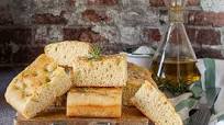 FOCACCIA DI SEMOLA AL ROSMARINO FOCACCIA DI SEMOLA AL ROSMARINO