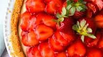 Fresh Strawberry Pie with Graham Cracker Crust Fresh Strawberry Pie with Graham Cracker Crust