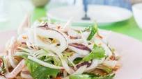 Insalata di calamari: la ricetta dell’antipasto freddo ideale per l’estate Insalata di calamari: la ricetta dell’antipasto freddo ideale per l’estate