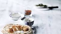 Souvlaki di salmone con focaccia araba Souvlaki di salmone con focaccia araba