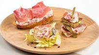 Tris di antipasti culatello, coppa e pancetta, Rugiati per Negroni Tris di antipasti culatello, coppa e pancetta, Rugiati per Negroni